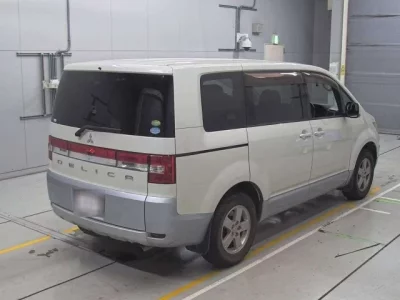 Mitsubishi DELICA D5