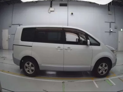 Mitsubishi DELICA D5
