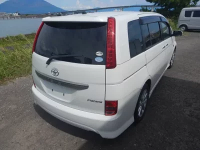Toyota ISIS