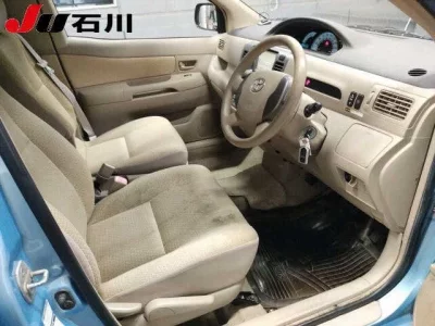 Toyota RAUM