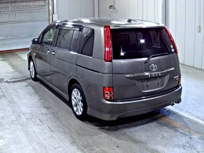 Toyota ISIS