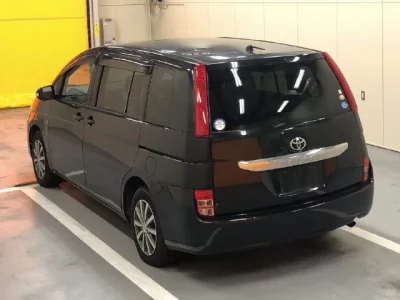 Toyota ISIS