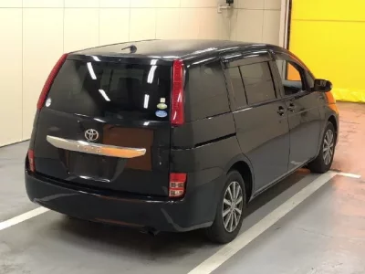 Toyota ISIS