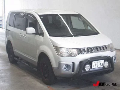 Mitsubishi DELICA D5