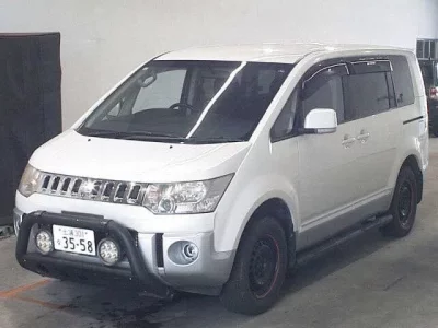 Mitsubishi DELICA D5