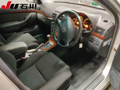 Toyota AVENSIS SEDAN