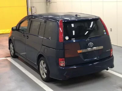 Toyota ISIS