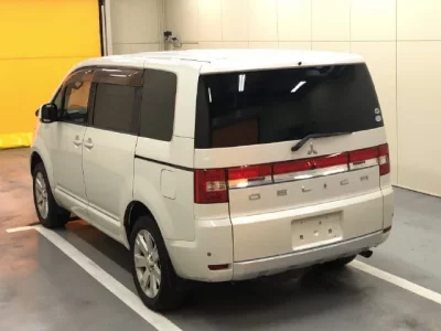 Mitsubishi DELICA D5