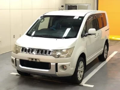 Mitsubishi DELICA D5