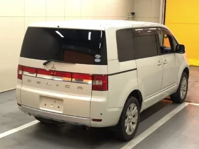 Mitsubishi DELICA D5