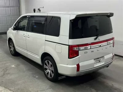 Mitsubishi DELICA D5