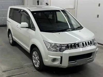 Mitsubishi DELICA D5