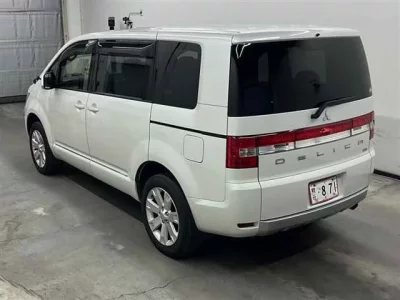 Mitsubishi DELICA D5