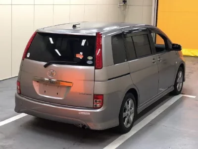 Toyota ISIS