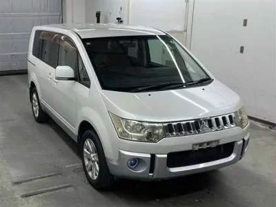 Mitsubishi DELICA D5