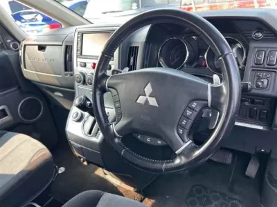 Mitsubishi DELICA D5
