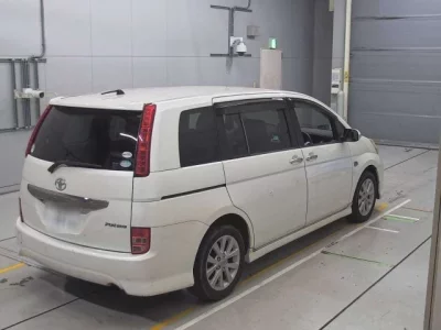 Toyota ISIS