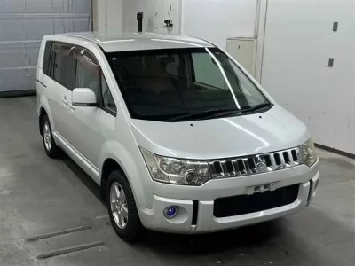 Mitsubishi DELICA D5