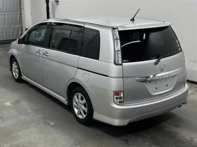 Toyota ISIS