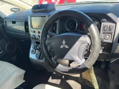 Mitsubishi DELICA D5