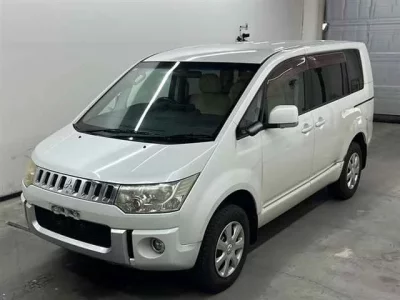 Mitsubishi DELICA D5