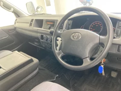 Toyota REGIUS ACE COMMUTER