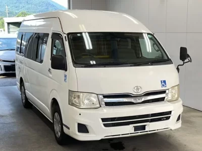 Toyota REGIUS ACE COMMUTER