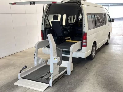 Toyota REGIUS ACE COMMUTER