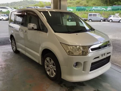 Mitsubishi DELICA D5