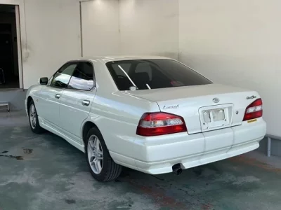 Nissan LAUREL
