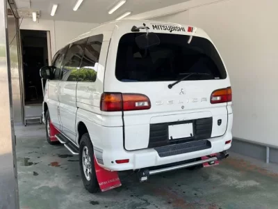 Mitsubishi DELICA