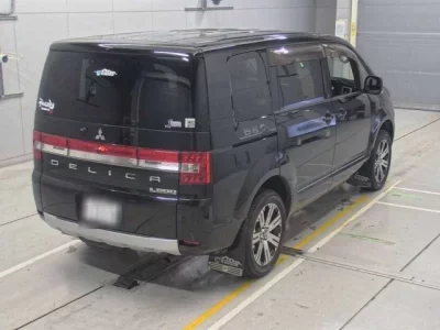 Mitsubishi DELICA D5