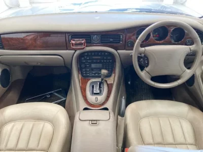 Jaguar XJ SERIES