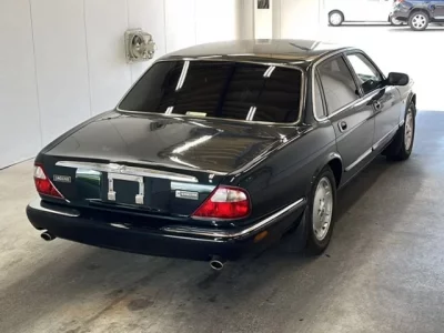 Jaguar XJ SERIES
