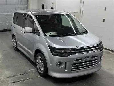 Mitsubishi DELICA D5
