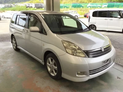 Toyota ISIS