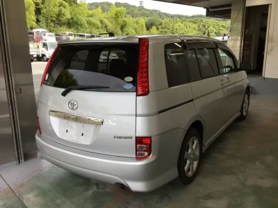 Toyota ISIS