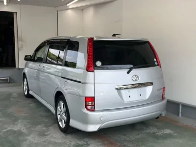 Toyota ISIS
