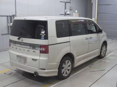Mitsubishi DELICA D5