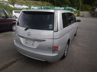 Toyota ISIS