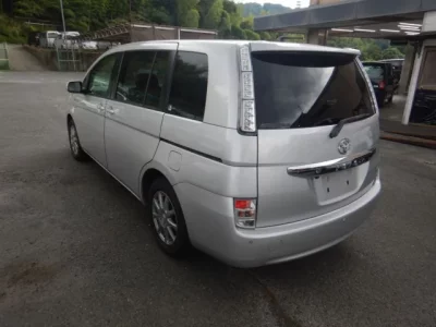 Toyota ISIS