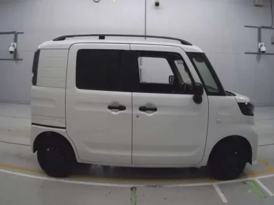 Suzuki SPACIA BASE