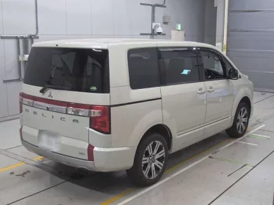 Mitsubishi DELICA D5