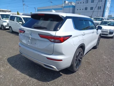 Mitsubishi OUTLANDER PHEV
