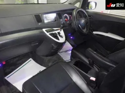 Toyota ISIS