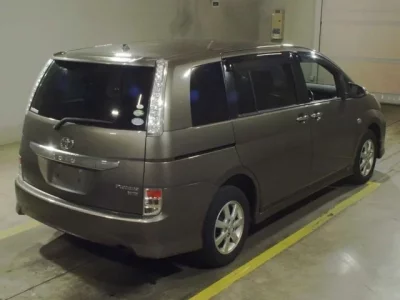 Toyota ISIS
