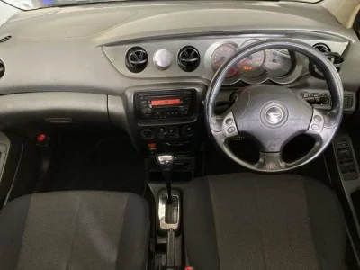 Daihatsu YRV