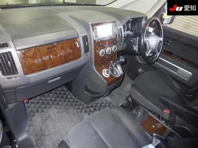 Mitsubishi DELICA D5