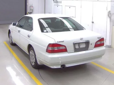 Nissan LAUREL