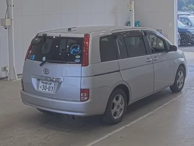 Toyota ISIS